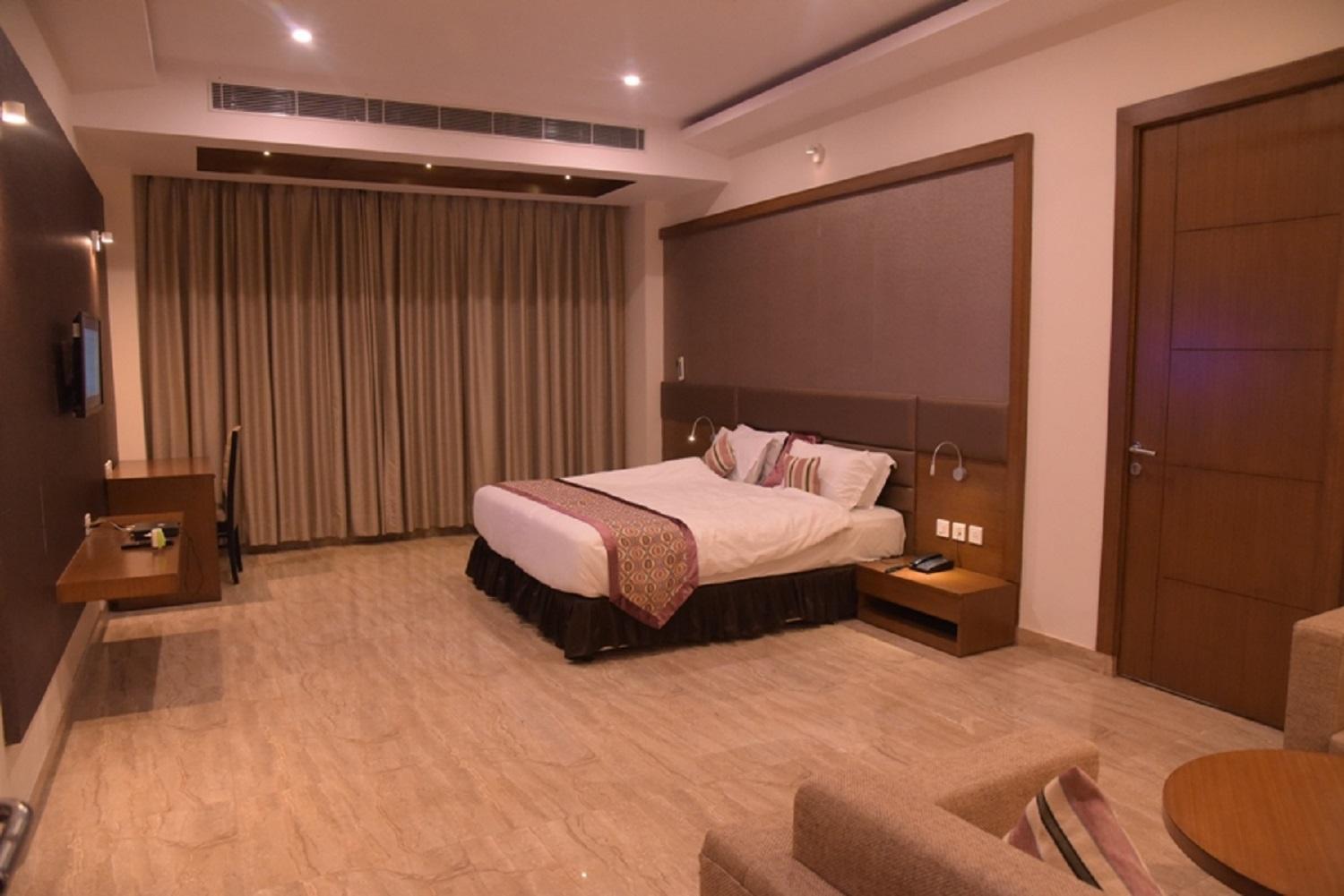 Hotel Krishna Palace, Ayodhya Bagian luar foto