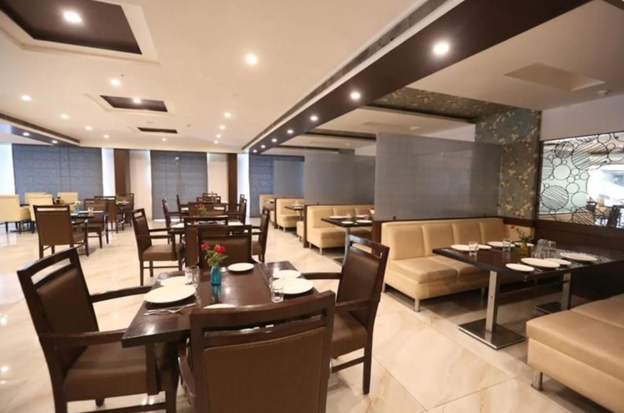 Hotel Krishna Palace, Ayodhya Bagian luar foto
